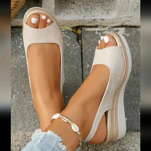 Summer New Fashion Casual Beige Middle-Aged Women's Peep Toe Wedge Sandals - Picture 1 of 7